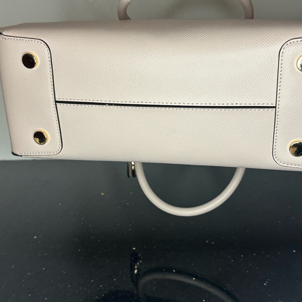 Michael Kors light pink Tote with Gold Accents and Structured Design - Picture 6 of 16
